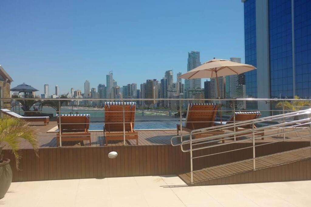 Piscina A Beira-Mar, Tranquilidade E Qualidade No Melhor De Bc Balneário Camboriú Exteriör bild