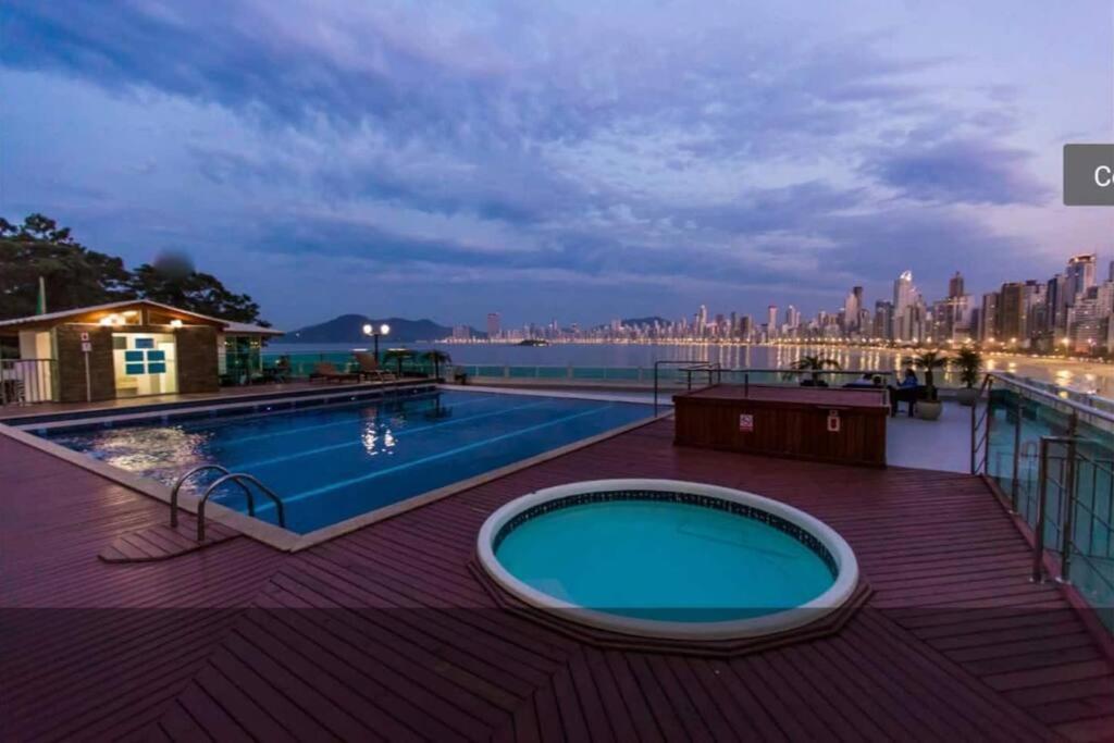 Piscina A Beira-Mar, Tranquilidade E Qualidade No Melhor De Bc Balneário Camboriú Exteriör bild